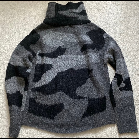 NEW Aqua Bloomingdale’s Women’s Knit Turtleneck Sweater Small Gray Camouflage - Picture 3 of 3